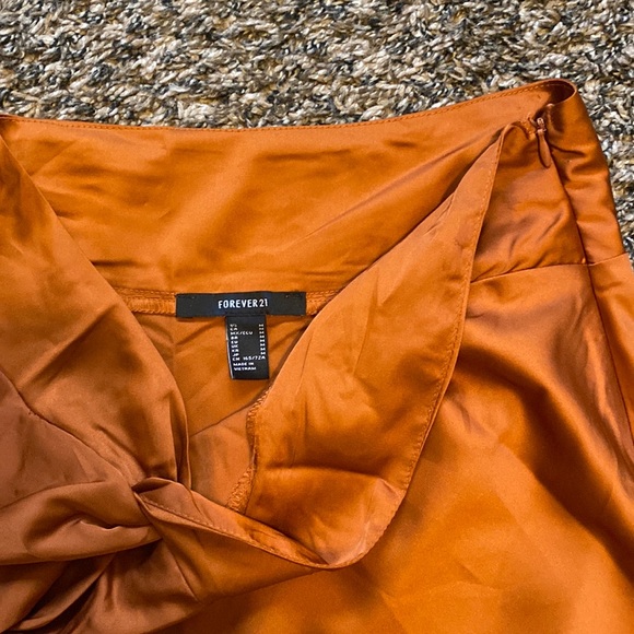 Adorable burnt orange skirt from forever 21 - Picture 4 of 4
